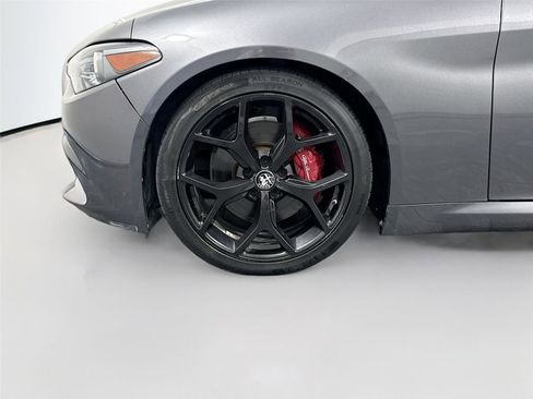 Used 2020 Alfa Romeo Giulia w/ Nero Edizione RWD image 17
