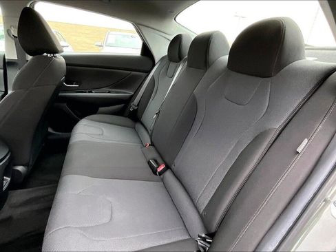 Certified 2024 Hyundai Elantra SE image 15