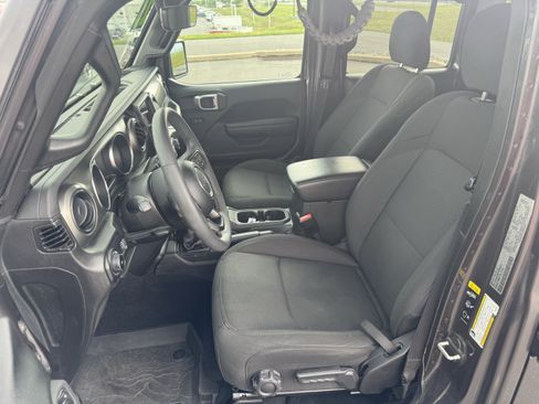 Used 2023 Jeep Wrangler Unlimited Sport AWD/4WD image 12