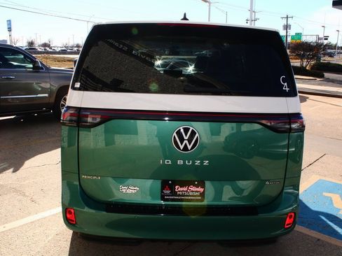 Used 2025 Volkswagen ID. Buzz 1st Edition image 10