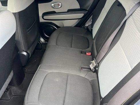 Used 2015 Kia Soul + FWD image 8