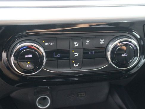 Used 2024 Chevrolet Trax LT FWD image 24