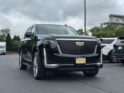 Used 2024 Cadillac Escalade Premium Luxury AWD/4WD image 51