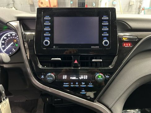 Used 2024 Toyota Camry SE image 30