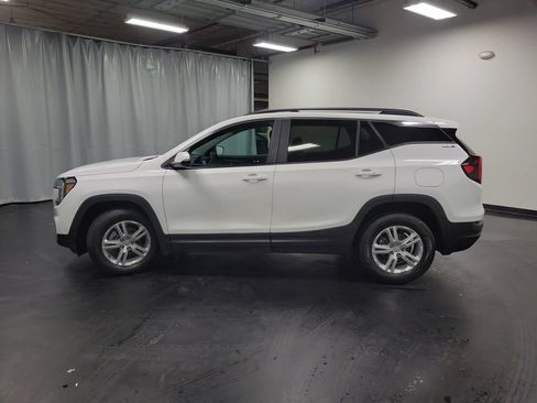 Used 2022 GMC Terrain SLE w/ Driver Convenience Package AWD/4WD image 5