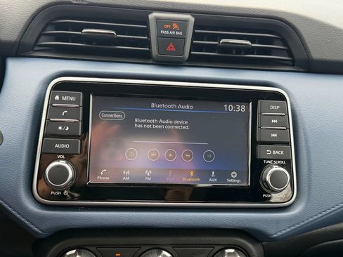 Used 2025 Nissan Versa SV FWD image 17