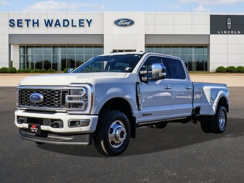 Used 2025 Ford F350 Platinum w/ Platinum Plus Package image 3