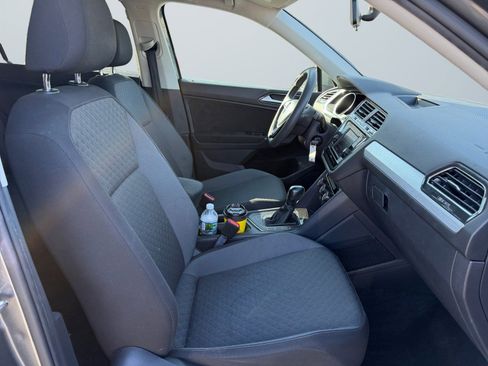 Used 2018 Volkswagen Tiguan S image 18