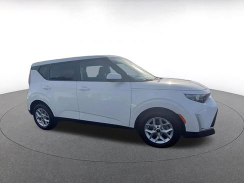 Used 2025 Kia Soul LX w/ LX Technology Package image 2