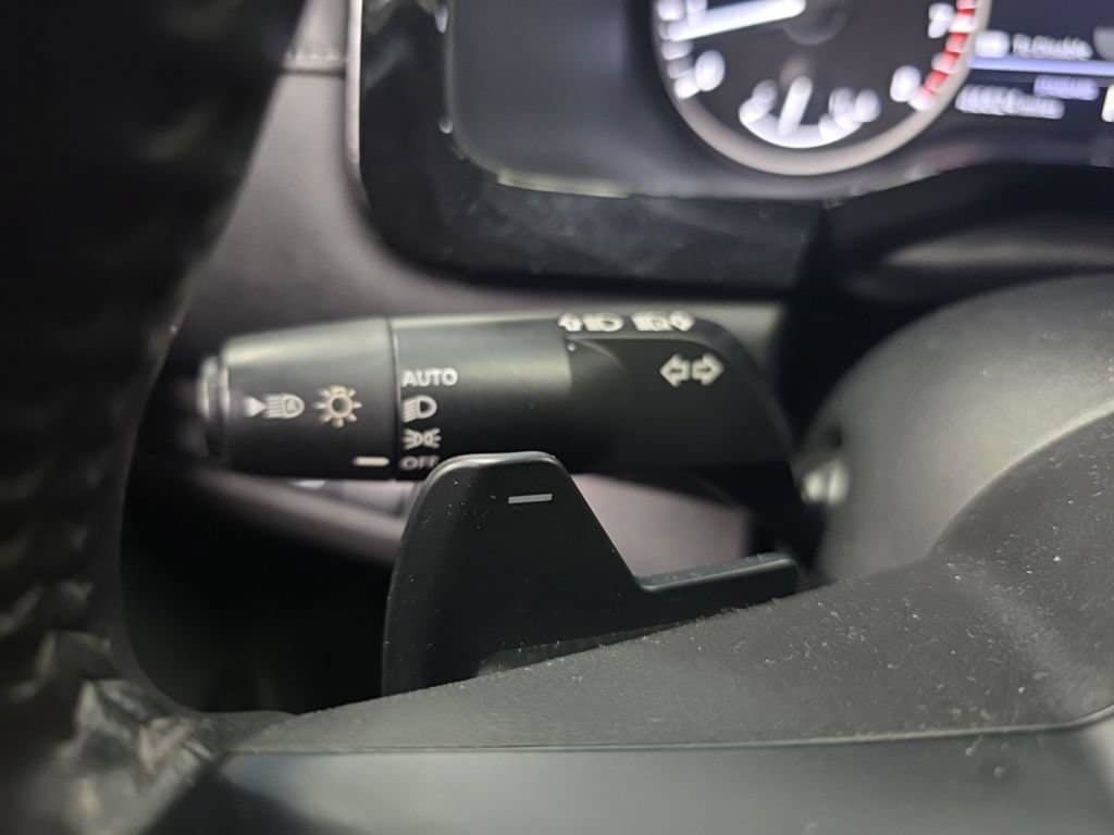 Used 2025 Nissan Pathfinder SV FWD image 32