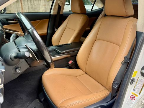 Used 2018 Lexus IS 300 AWD w/ Comfort Package image 11