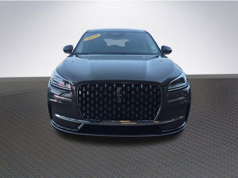 Used 2025 Lincoln Corsair Reserve w/ Towing Package image 3