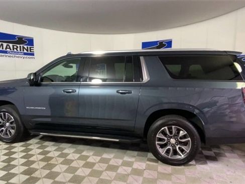 Used 2021 Chevrolet Suburban LT w/ Luxury Package image 8