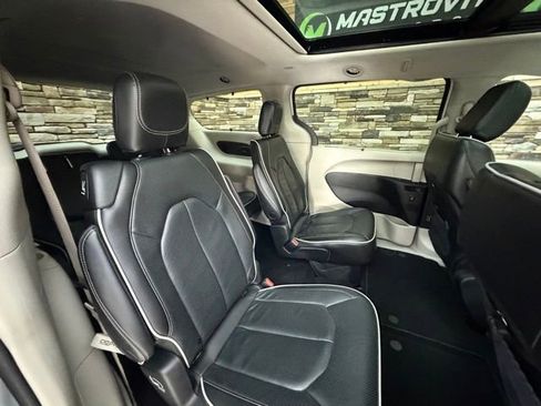 Used 2022 Chrysler Pacifica Limited FWD image 34