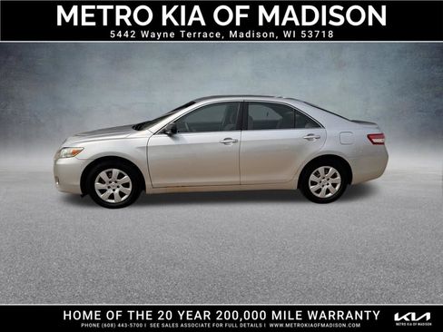 Used 2011 Toyota Camry LE FWD image 3