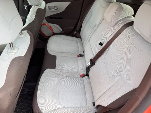 Used 2016 Jeep Renegade Latitude w/ Advanced Technology Group image 22