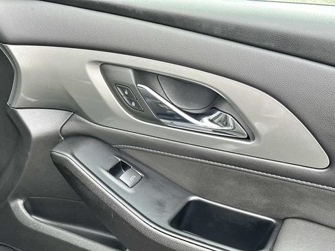 Used 2023 Chevrolet Traverse LT w/ LPO, Floor Liner Package AWD/4WD image 9