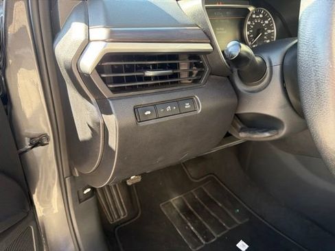 Used 2024 Nissan Altima 2.5 SV FWD image 21
