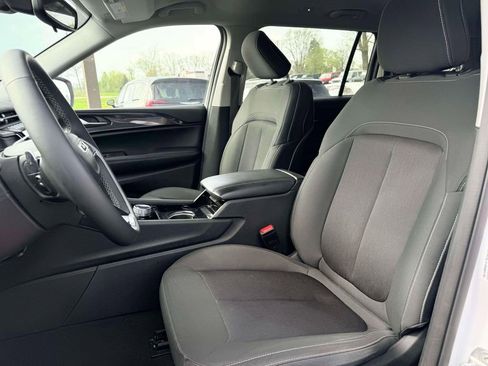 Used 2023 Jeep Grand Cherokee L Laredo AWD/4WD image 17