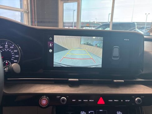 Certified 2022 Kia Carnival EX image 29