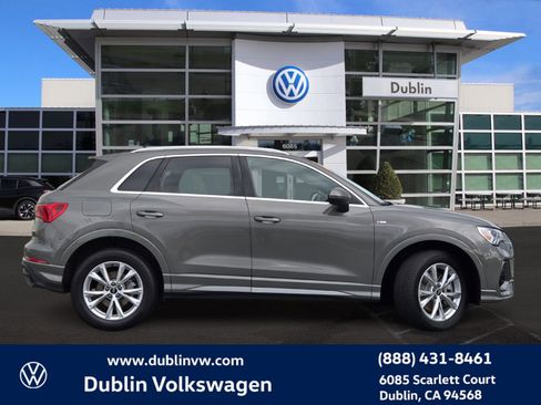 Used 2023 Audi Q3 2.0T Premium Plus w/ Premium Plus Package image 3