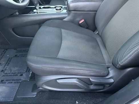Used 2020 Nissan Pathfinder S image 22