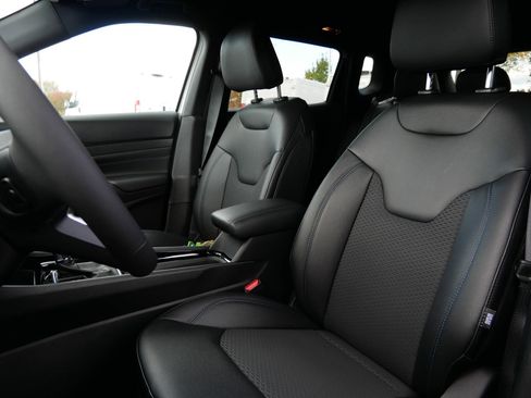 New 2026 Jeep Compass Latitude image 9