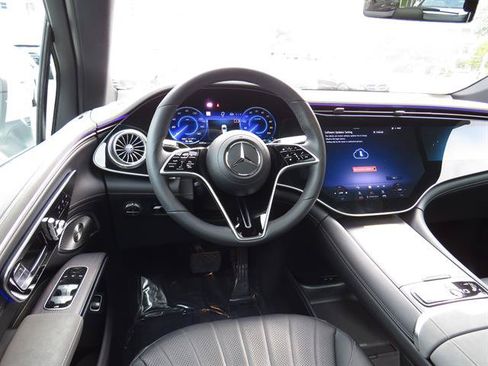 Used 2023 Mercedes-Benz EQS 580 4MATIC SUV image 9