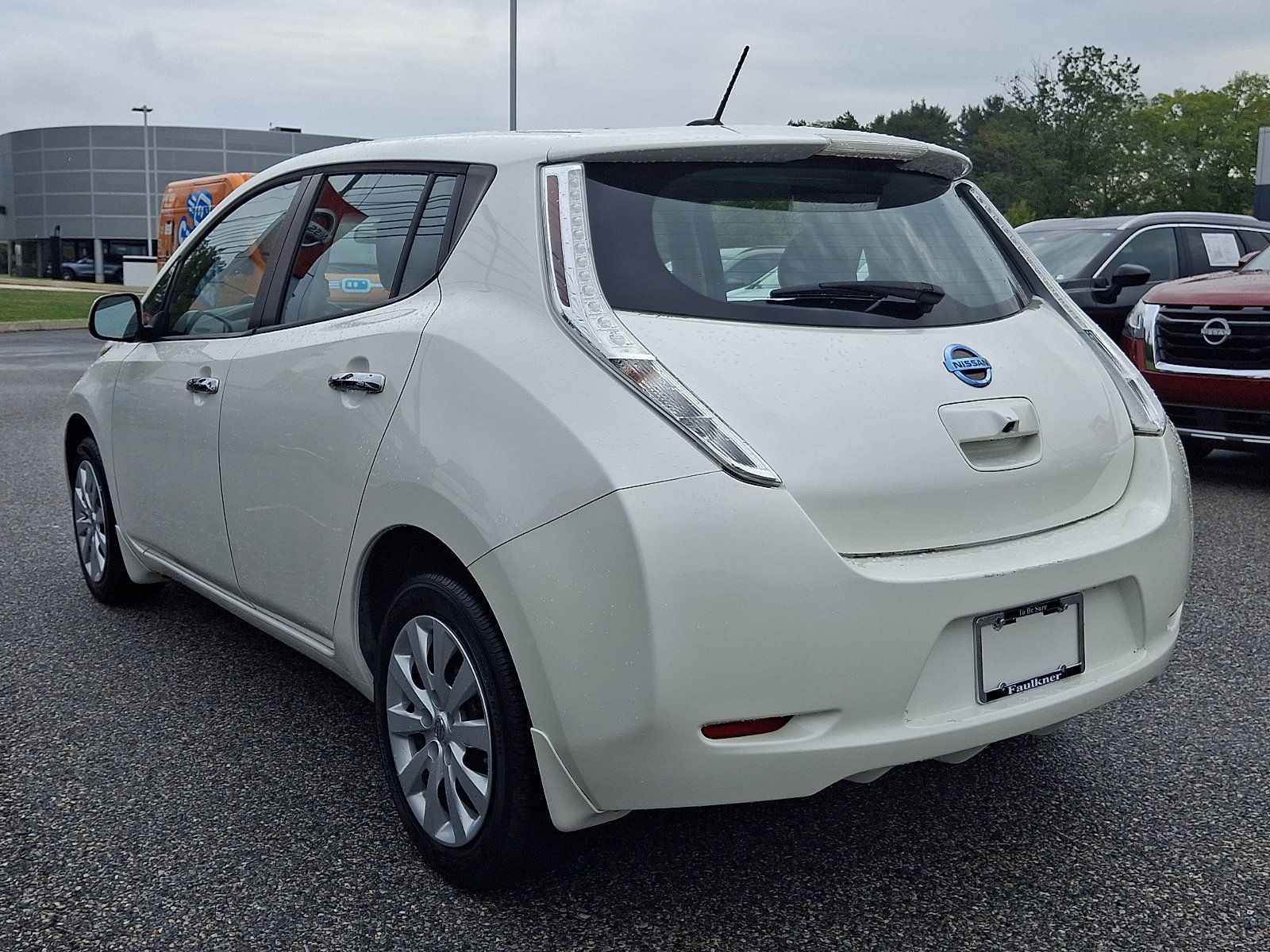 Used 2015 Nissan Leaf S FWD image 4