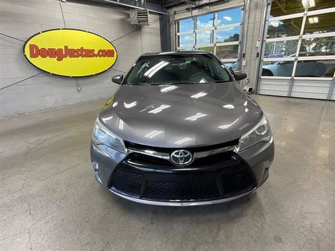 Used 2016 Toyota Camry SE FWD image 8