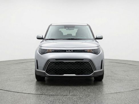Used 2025 Kia Soul LX w/ LX Technology Package FWD image 2