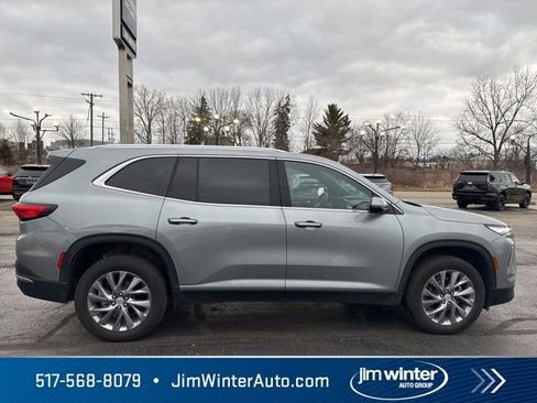 Used 2025 Buick Enclave Preferred image 10