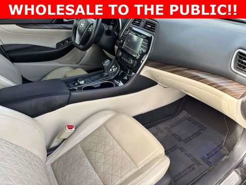 Used 2016 Nissan Maxima Platinum w/ Interior Lighting Package image 18