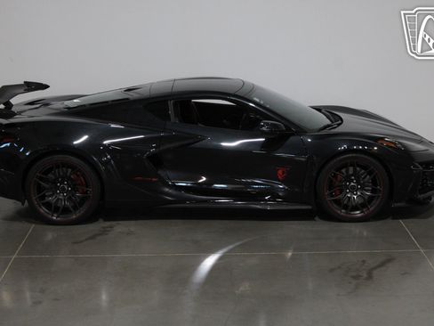 Used 2023 Chevrolet Corvette Z06 image 9
