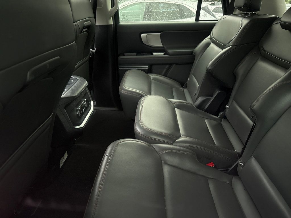 Used 2025 Ford Expedition Active AWD/4WD image 10