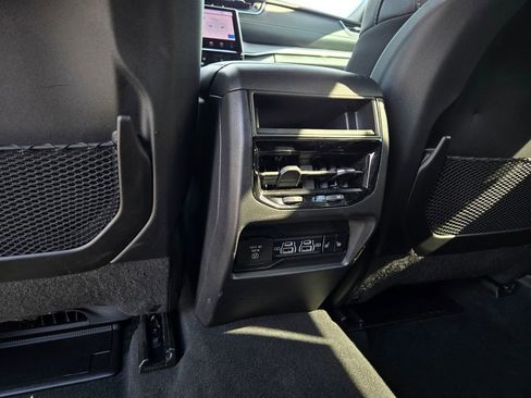 Used 2025 Jeep Grand Cherokee Limited w/ Black Appearance Package image 30