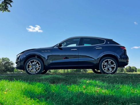Used 2018 Maserati Levante GranLusso AWD/4WD image 13