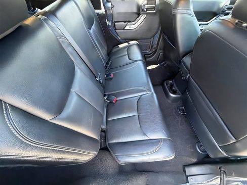 Used 2016 Jeep Wrangler Unlimited Rubicon AWD/4WD image 11