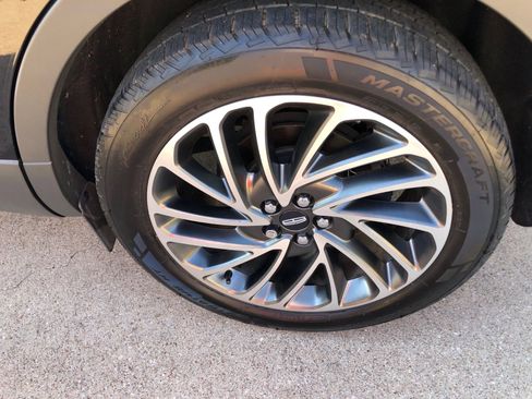 Used 2019 Lincoln Nautilus Reserve image 9