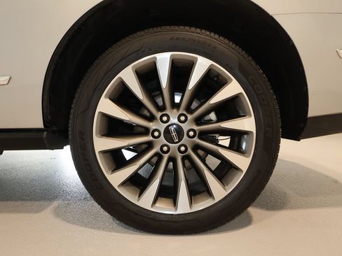 Used 2021 Lincoln Navigator Reserve w/ Luxury Package AWD/4WD image 23