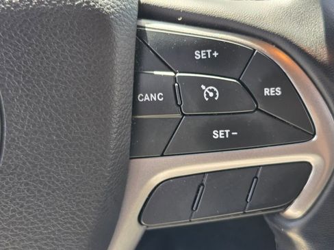 Used 2022 Jeep Grand Cherokee Limited image 23