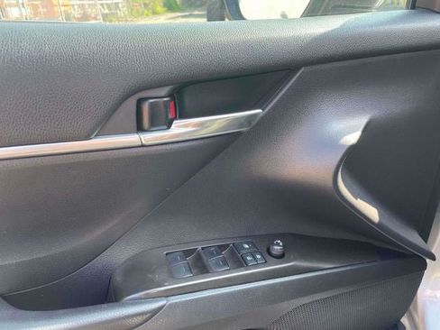 Used 2021 Toyota Camry SE w/ Carpet Mat Package (TMS) AWD/4WD image 17