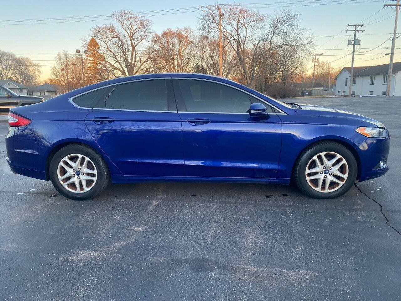 Used 2015 Ford Fusion SE w/ Equipment Group 202A FWD image 4