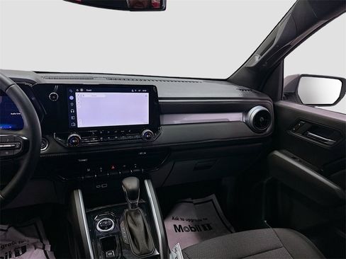 New 2024 Chevrolet Colorado LT w/ LT Convenience Package II image 25