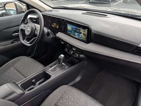Used 2025 Nissan Kicks SV FWD image 9