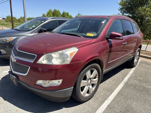 Used 2011 Chevrolet Traverse LTZ FWD image 2