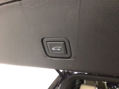 Used 2023 Chevrolet Traverse LT image 22