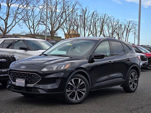 Certified 2022 Ford Escape SE w/ SE Sport Appearance Package image 2