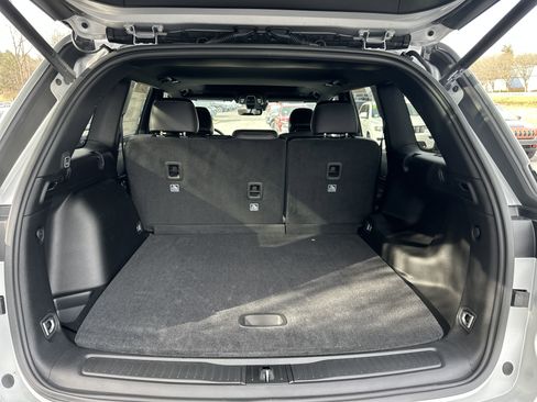 New 2025 Jeep Grand Cherokee Altitude image 5