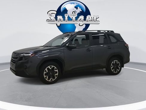 Used 2025 Subaru Forester Premium image 6